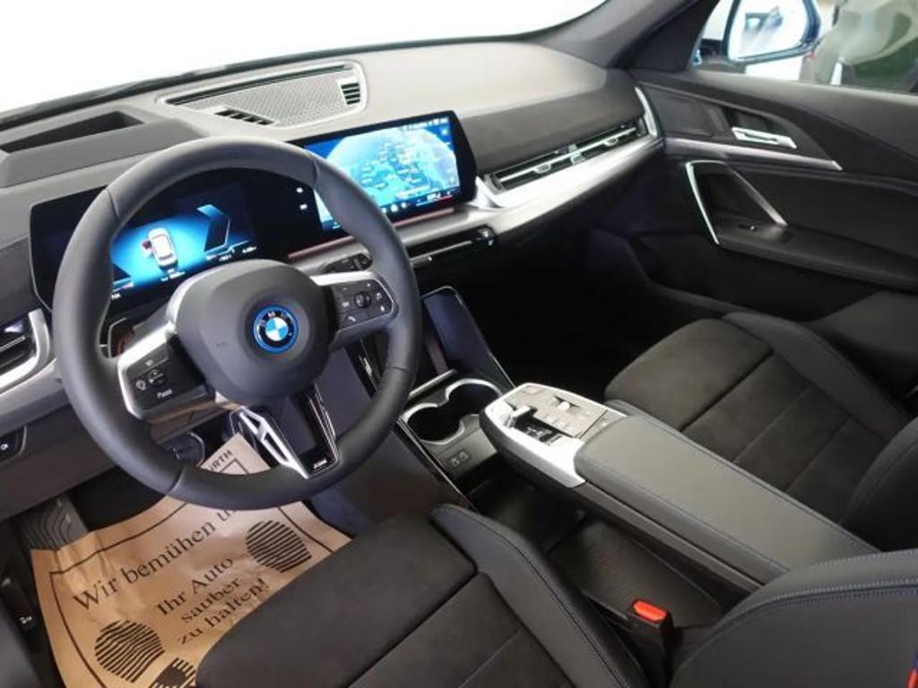 BMW iX1