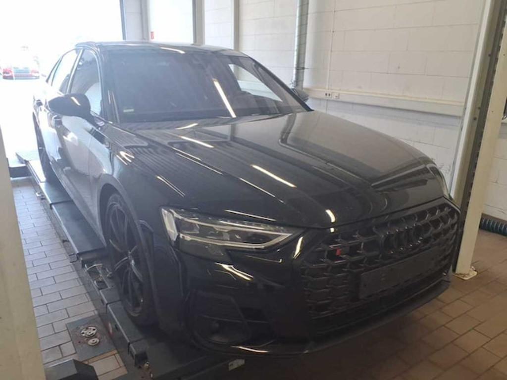 Audi S8