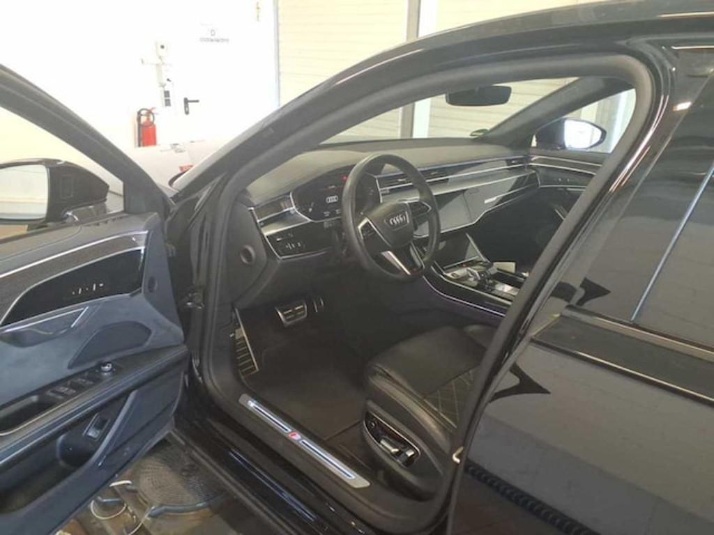 Audi S8
