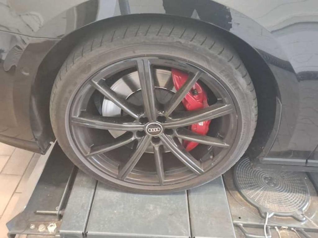 Audi S8