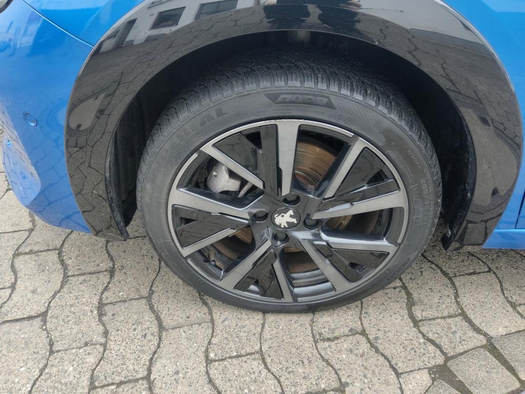 Peugeot e-208
