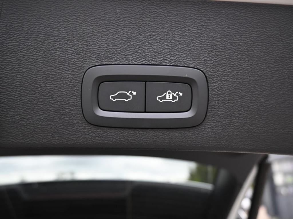 Volvo EX40