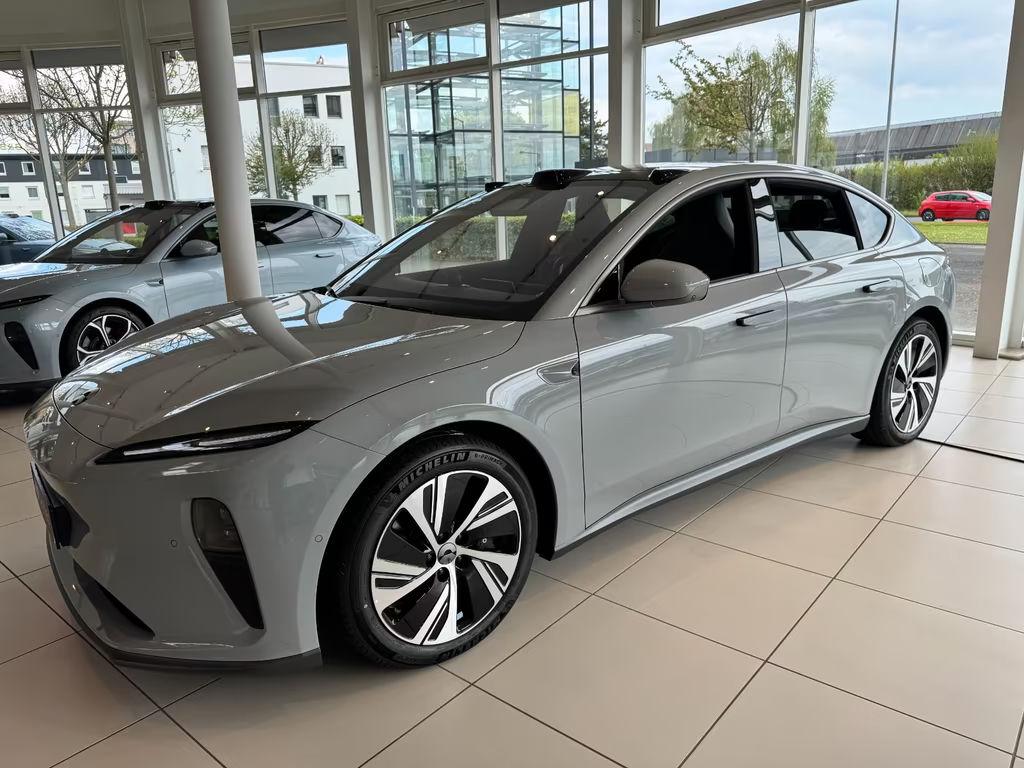 NIO ET5