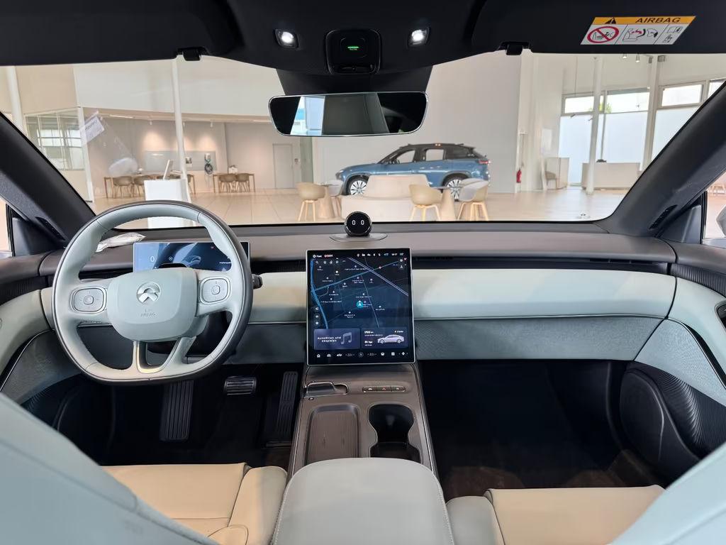 NIO ET5