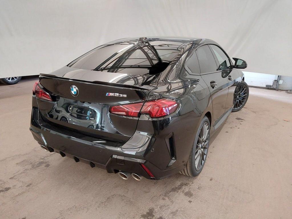 BMW M235