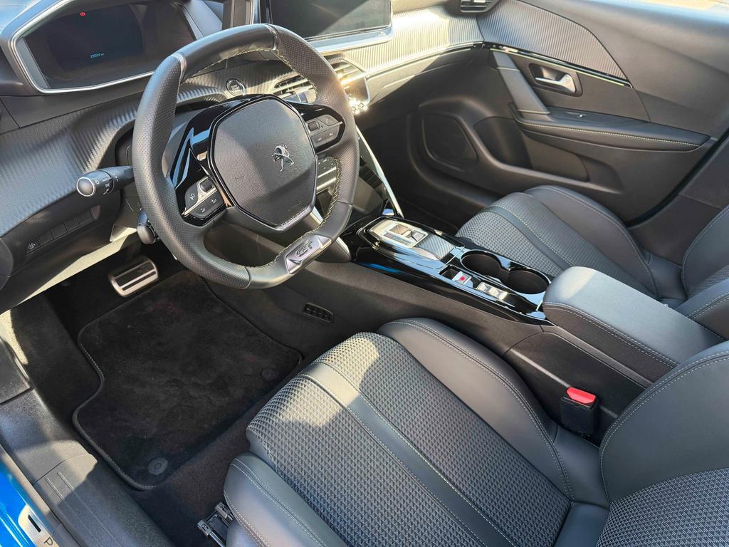 Peugeot e-208
