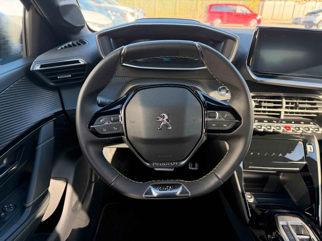 Peugeot e-208