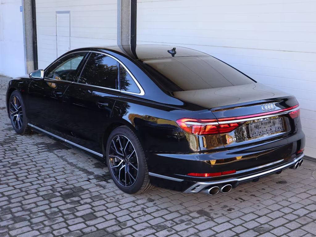 Audi S8