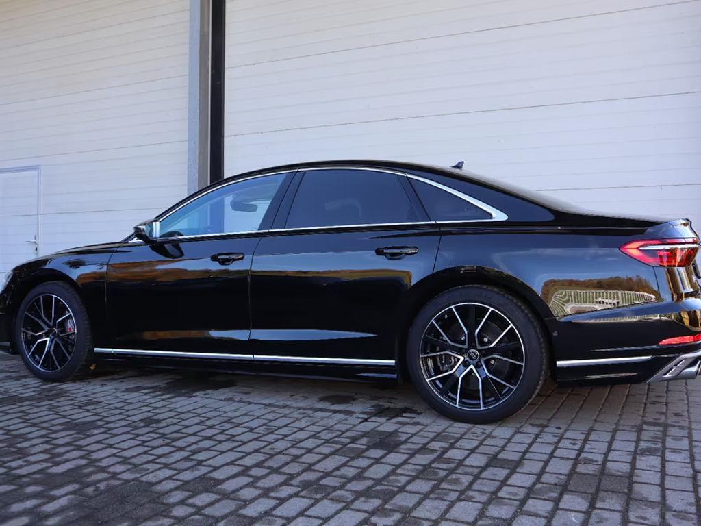 Audi S8