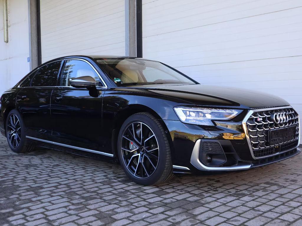 Audi S8