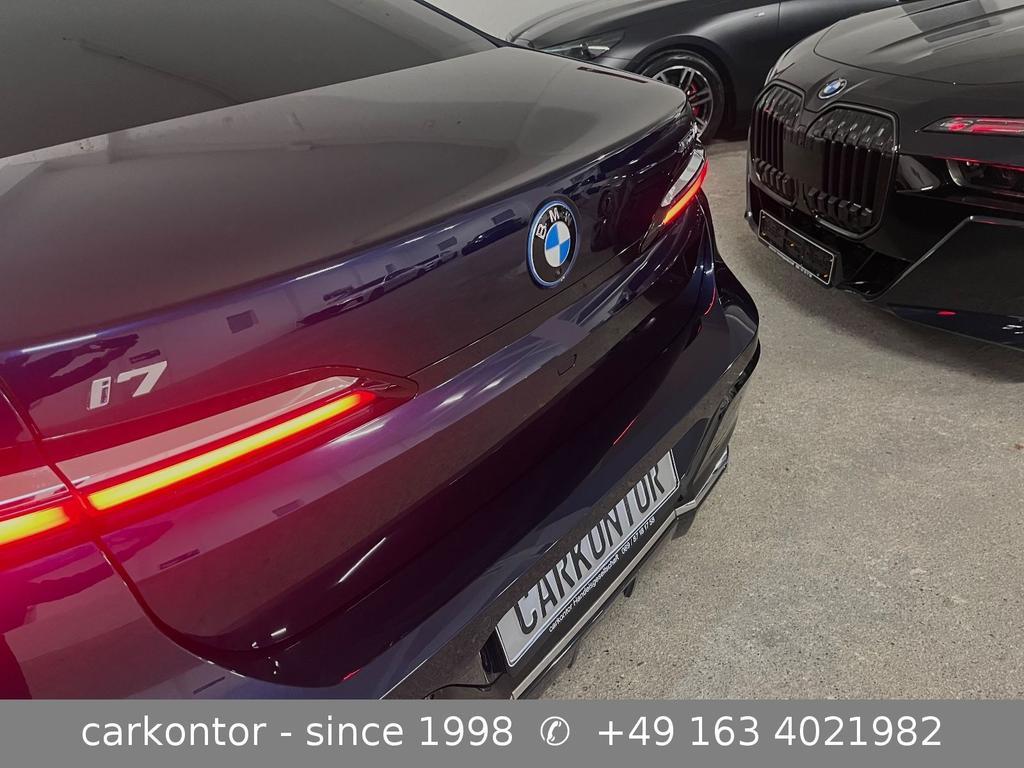 BMW i7