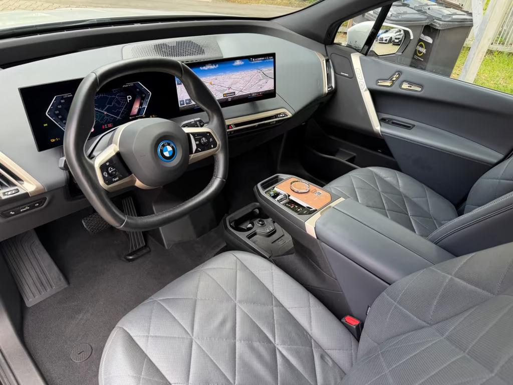 BMW iX