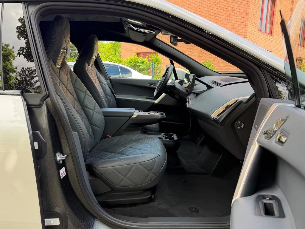 BMW iX
