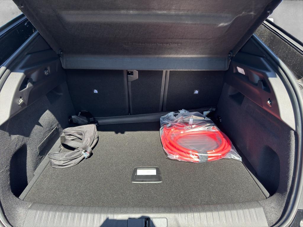 Peugeot E-3008