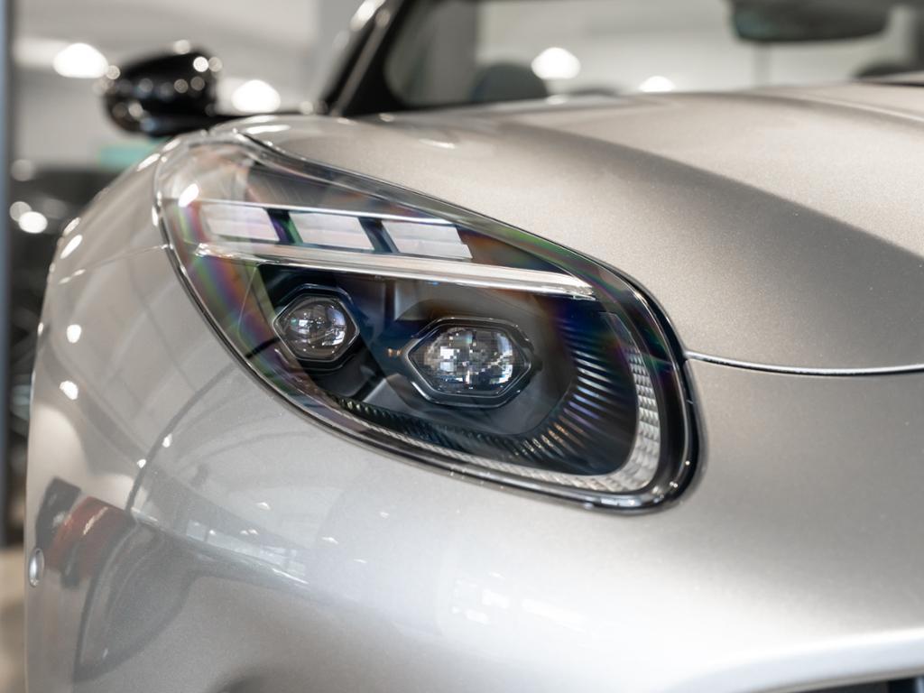 Aston Martin DB12