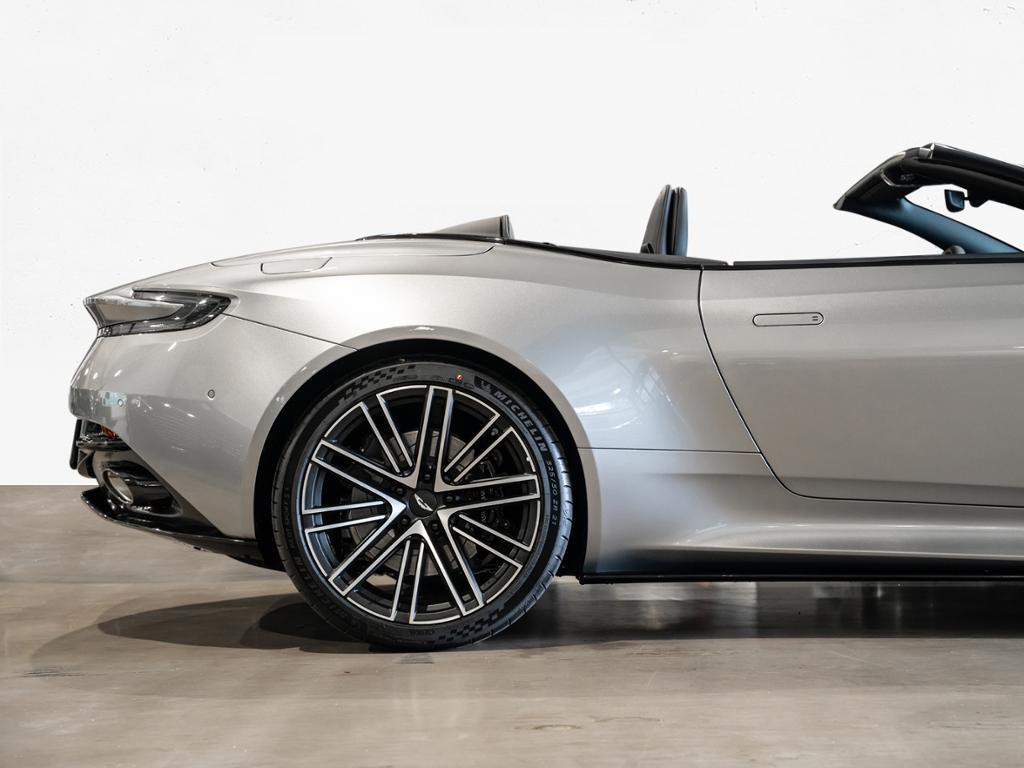 Aston Martin DB12