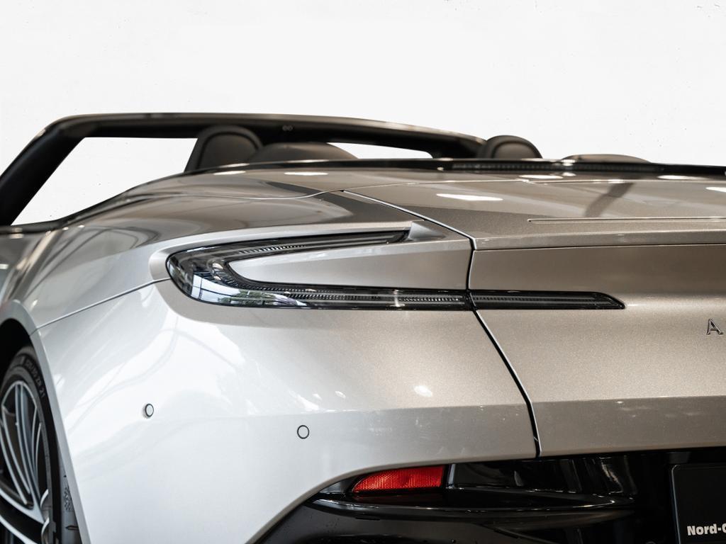 Aston Martin DB12