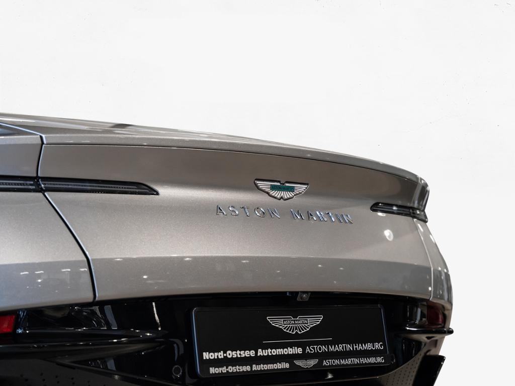 Aston Martin DB12