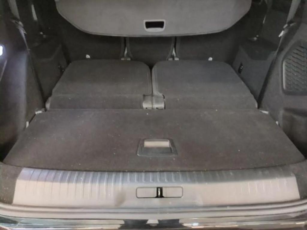 Peugeot E-5008