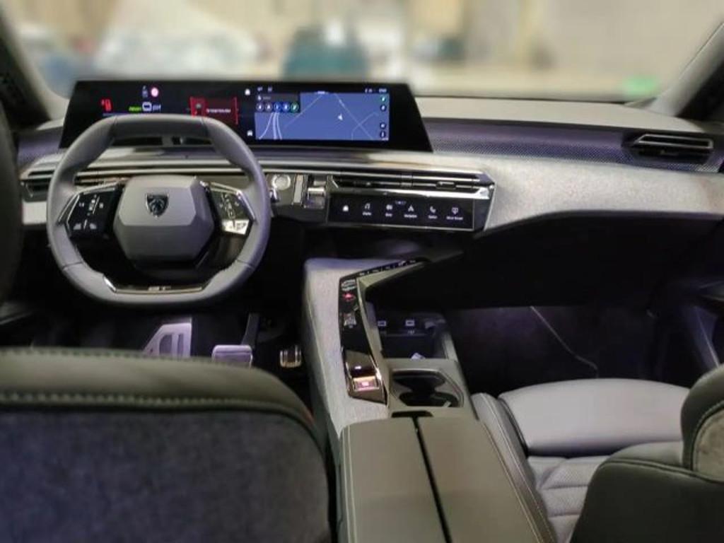 Peugeot E-3008