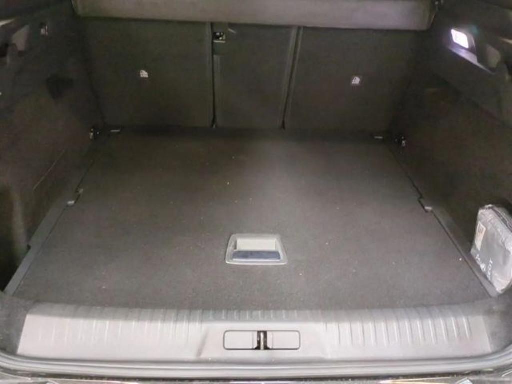 Peugeot E-3008