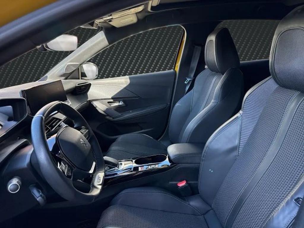 Peugeot e-208