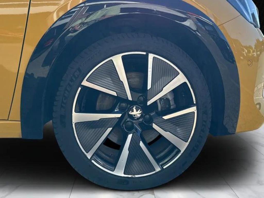 Peugeot e-208