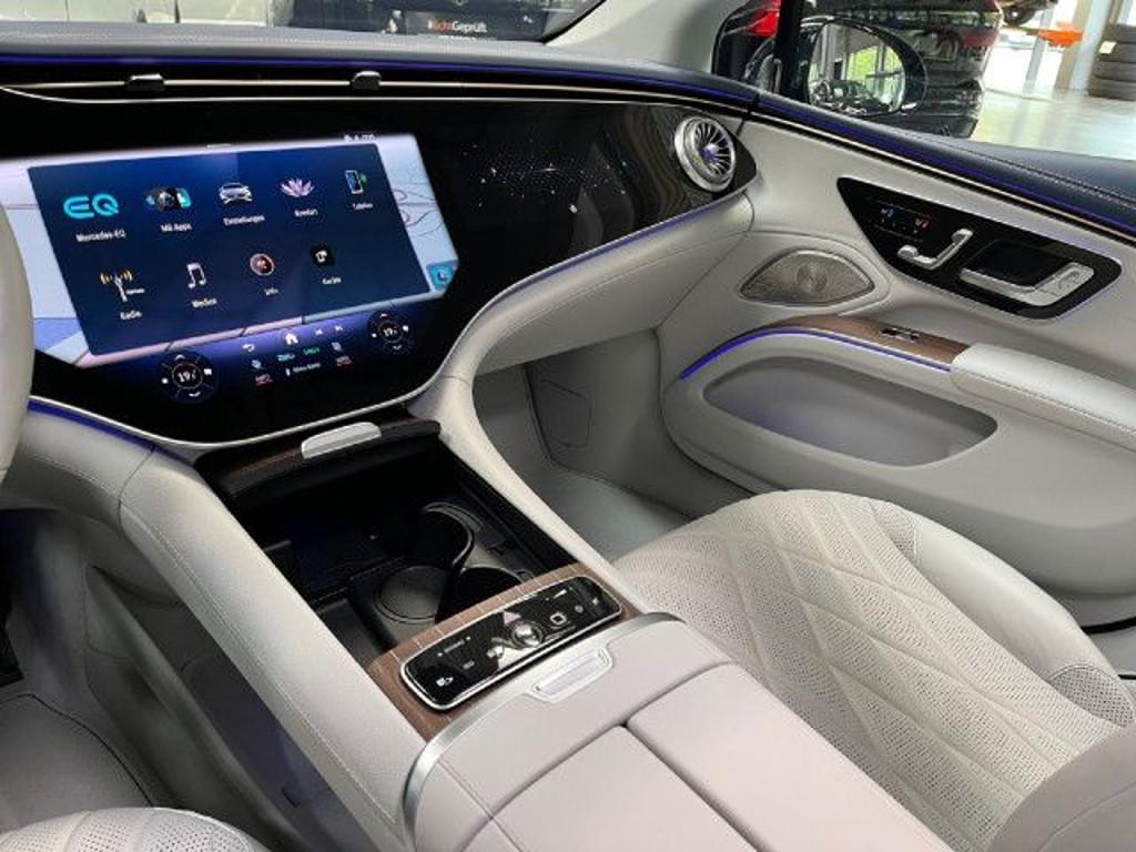 Mercedes-Benz EQS