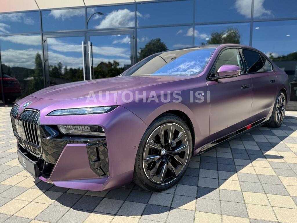 BMW i7