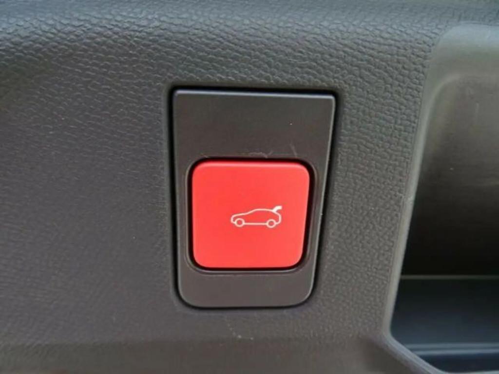 Peugeot E-5008