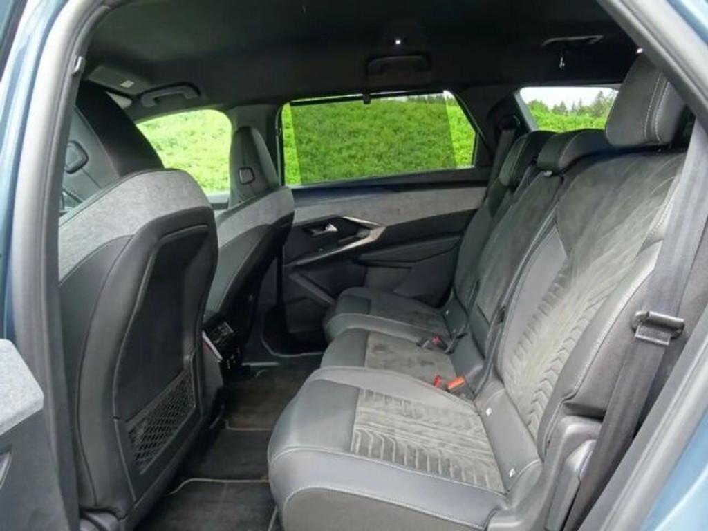 Peugeot E-5008