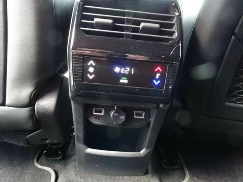 Peugeot E-5008