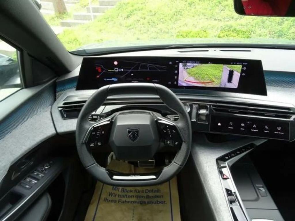 Peugeot E-5008