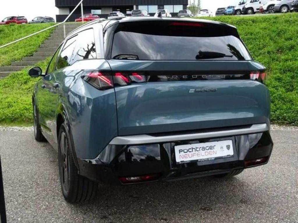 Peugeot E-5008
