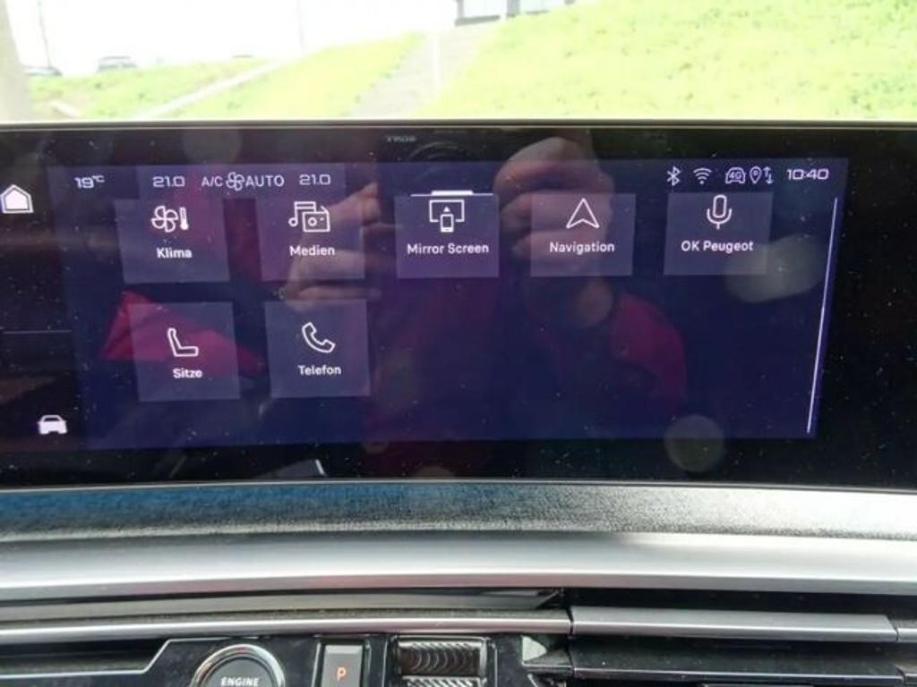 Peugeot E-5008