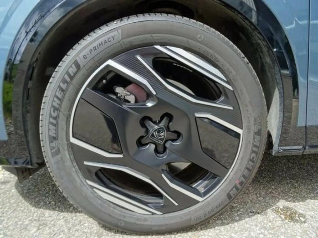 Peugeot E-5008