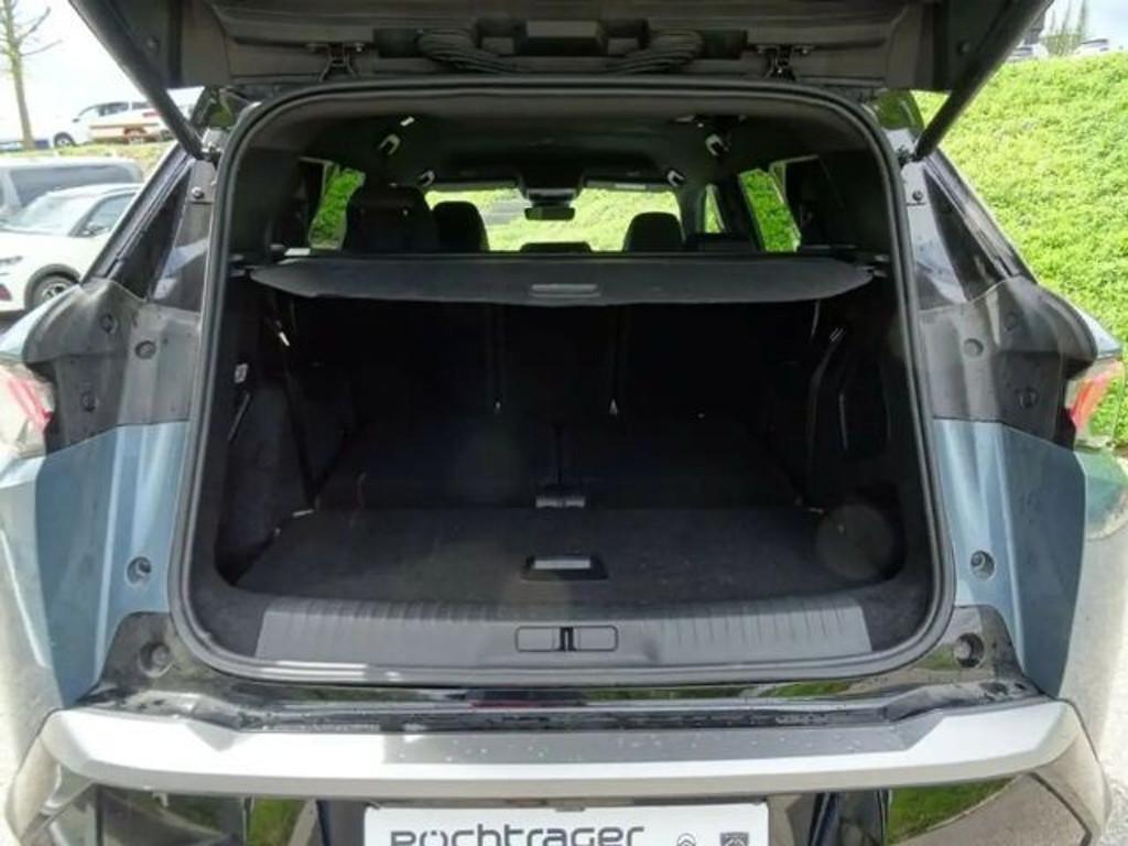 Peugeot E-5008