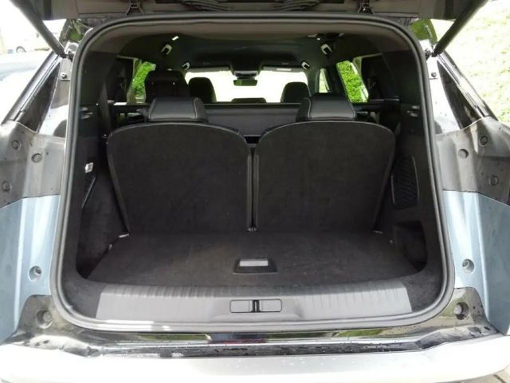 Peugeot E-5008