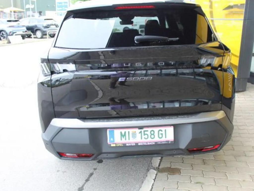 Peugeot E-5008