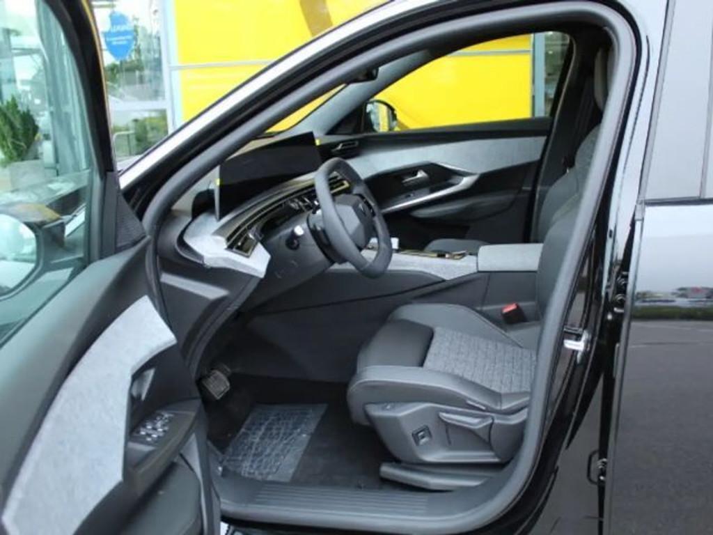 Peugeot E-5008