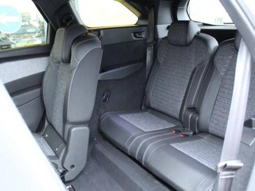 Peugeot E-5008
