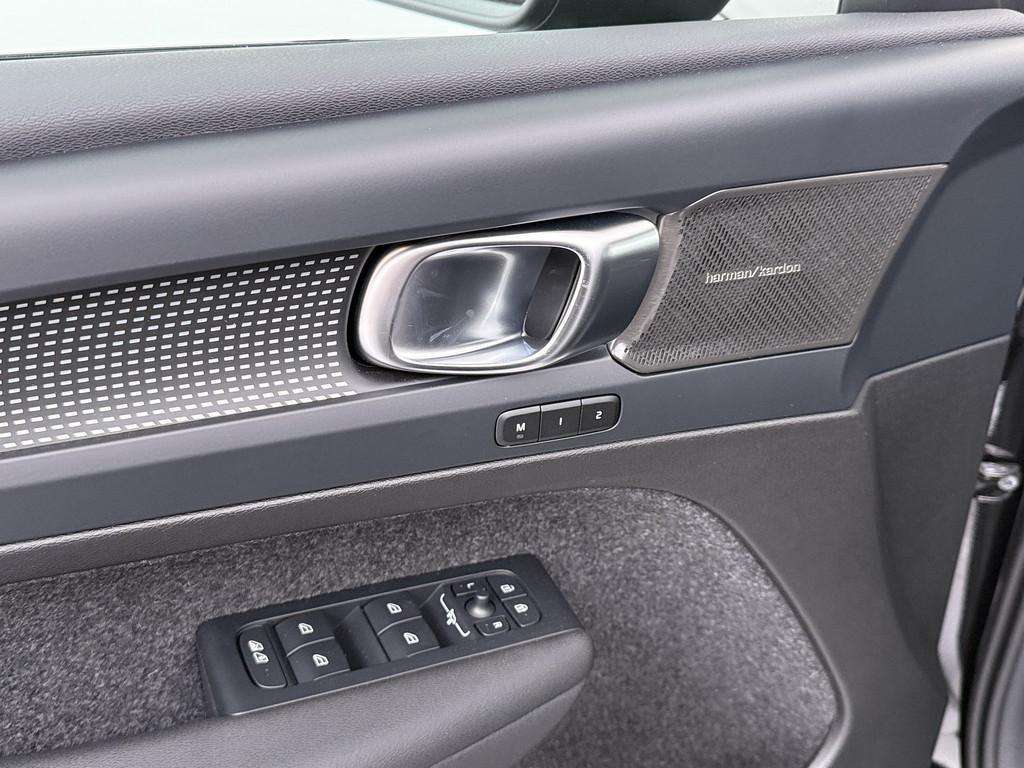 Volvo EX40