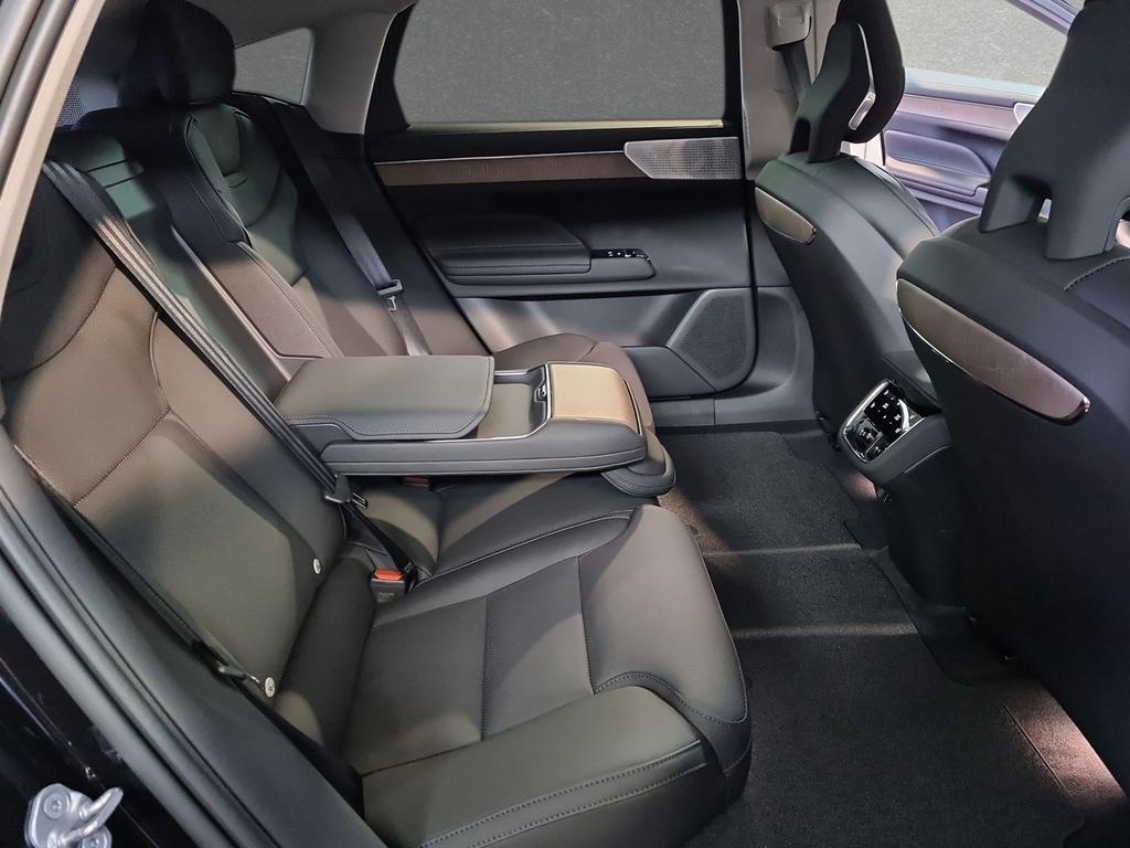 Volvo ES90