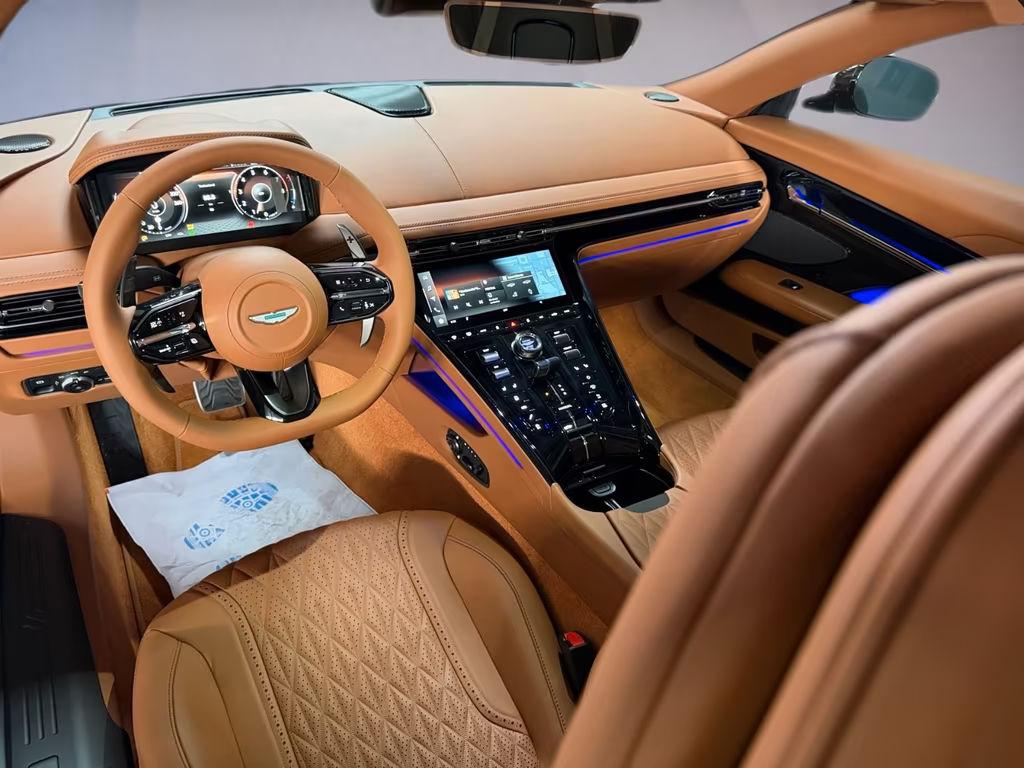 Aston Martin DB12