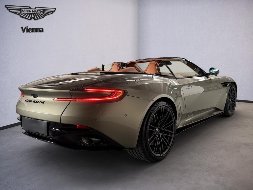Aston Martin DB12