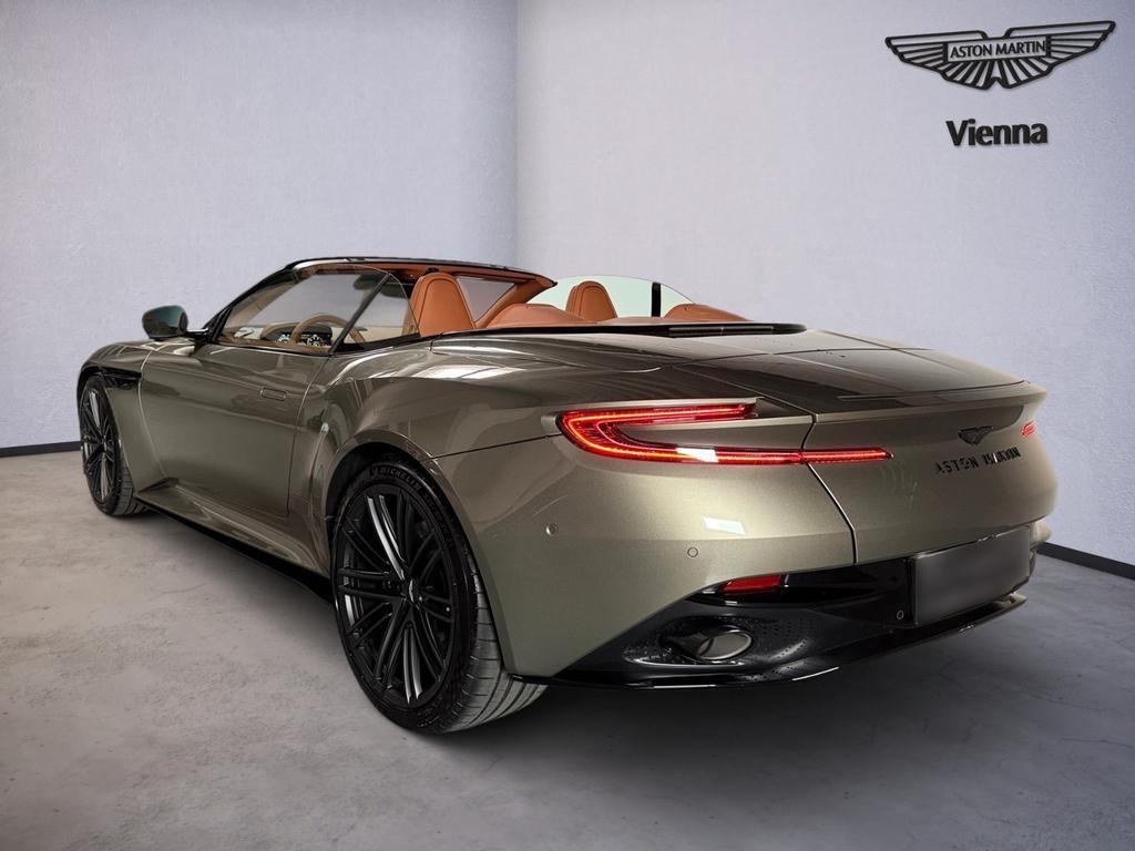 Aston Martin DB12