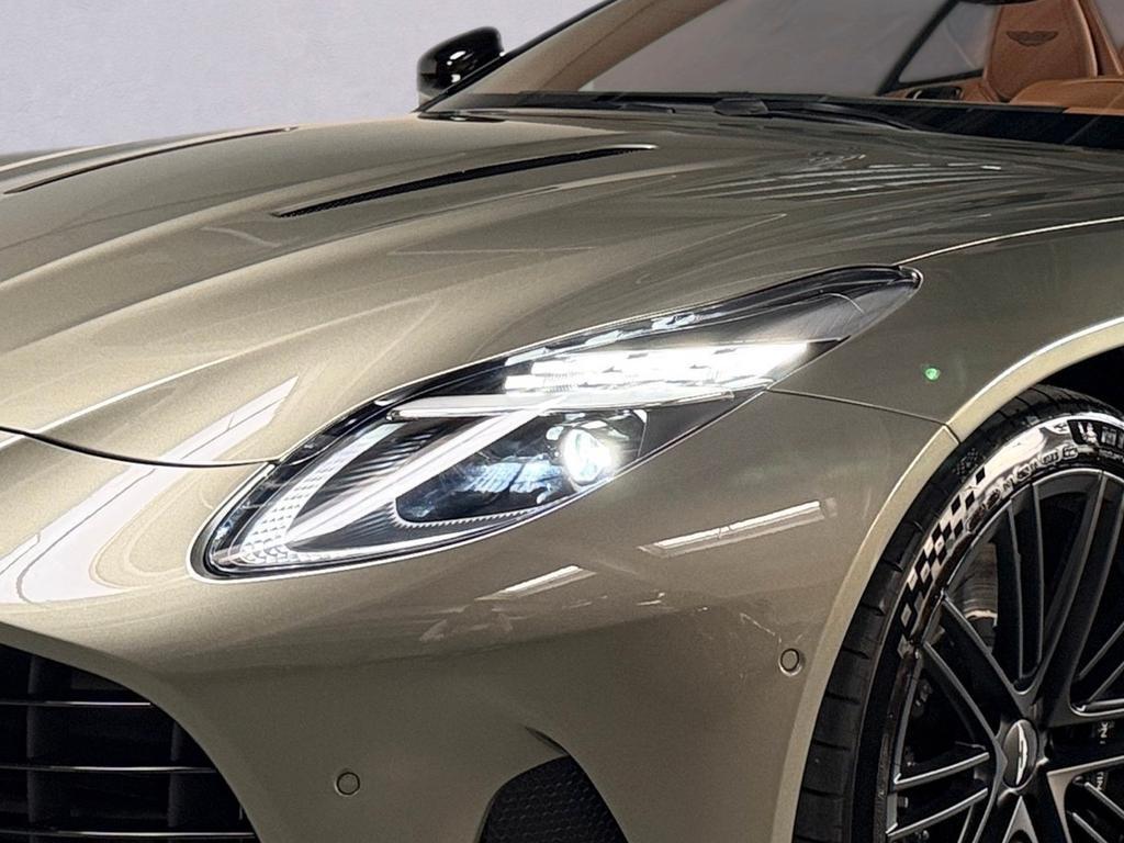 Aston Martin DB12