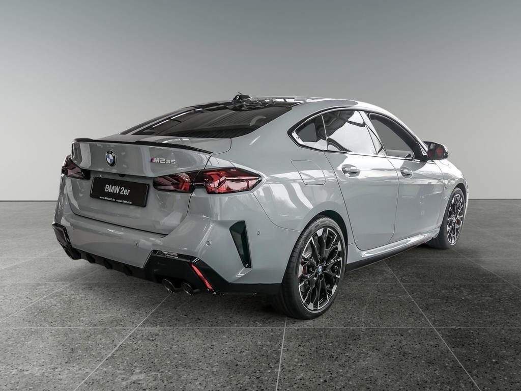 BMW M235