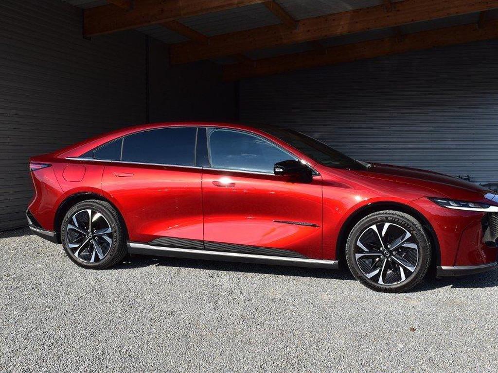 Mazda 6e