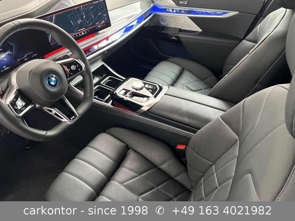 BMW i7